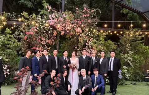 韩国天团SuperJunior成员厉旭在首尔举办婚宴， 现场凑齐初代所有成员(图1)